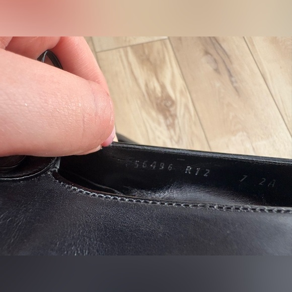 Like new - SALVATORE FARRAGAMO WOMANS FLAT LOAFERS - Leather Vara Bow Barrette - Picture 8 of 9